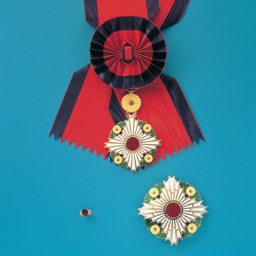 大勲位菊花大綬章の画像