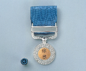 藍綬褒章の画像